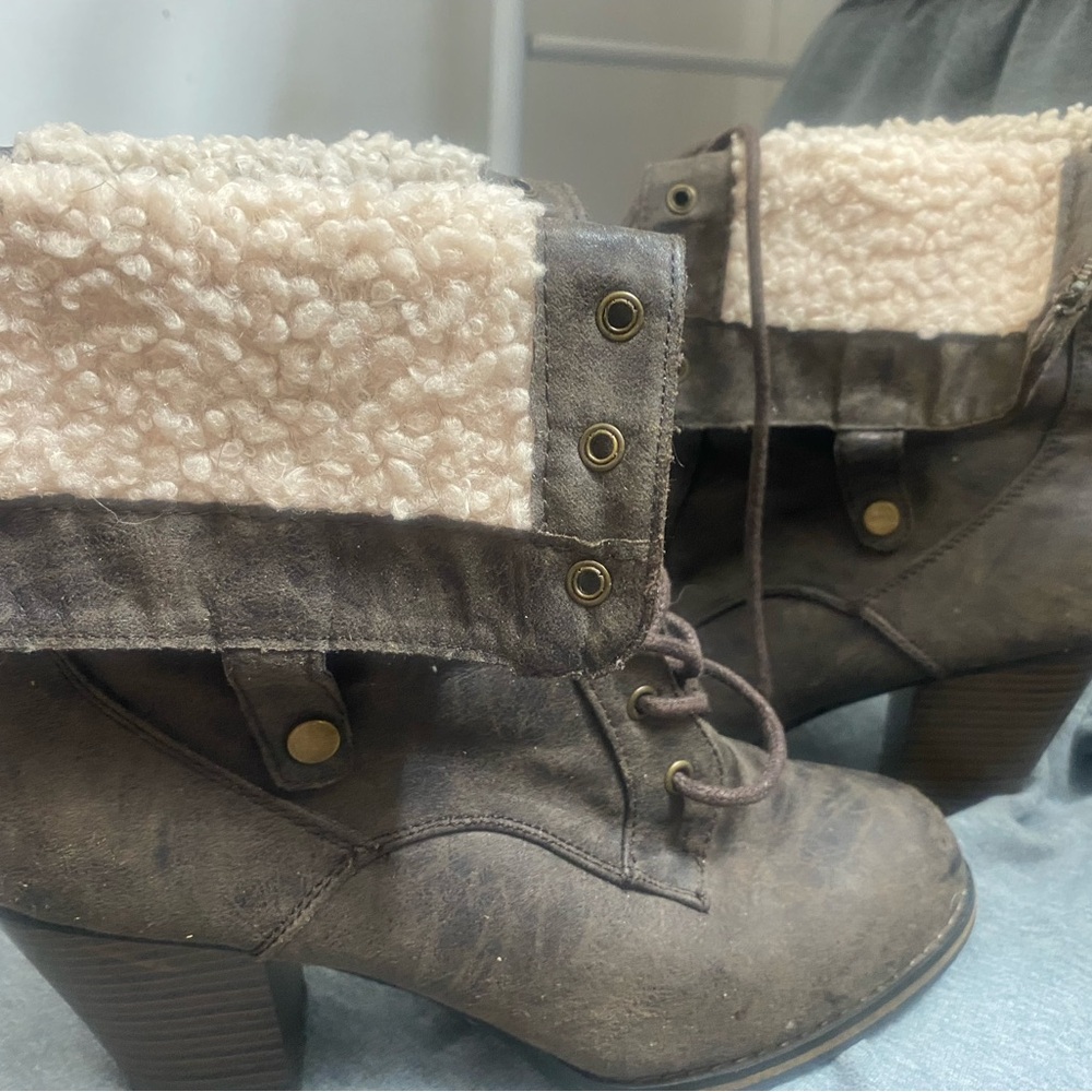 Brown Lace-Up Ankle Boots with Faux Fur Lining